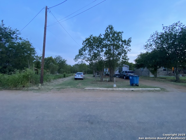 415 Kinsel, Dilley, Texas image 2