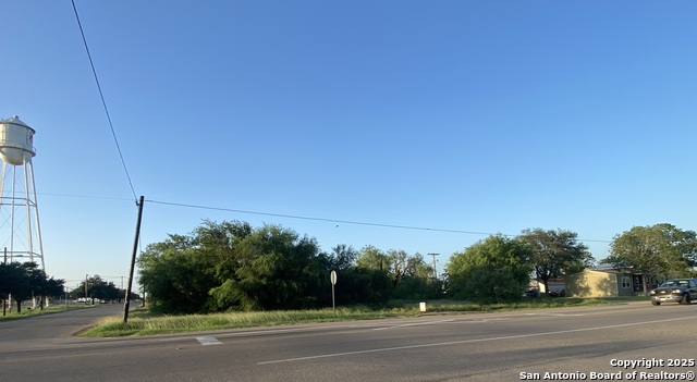 102 E Leona, Dilley, Texas image 2