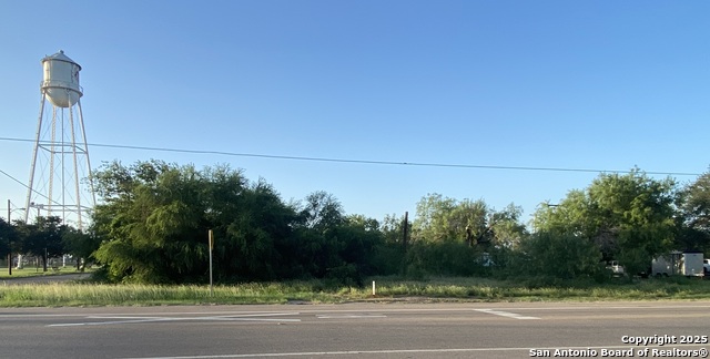 102 E Leona, Dilley, Texas image 3