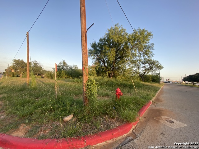 102 E Leona, Dilley, Texas image 7