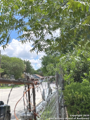 205 Albert St, San Antonio, Texas image 3