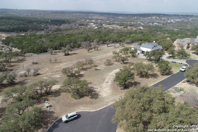 205 Hidden Hills Cove, SPICEWOOD, Texas image 9