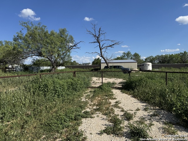 314 Us-57, La Pryor, Texas image 2