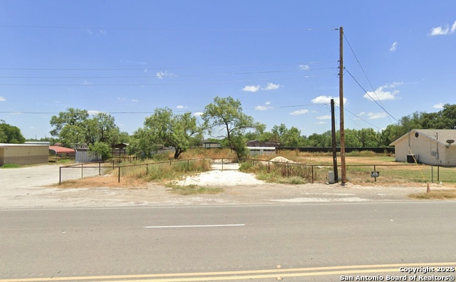 314 Us-57, La Pryor, Texas image 7