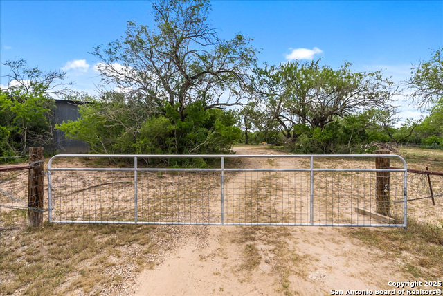 1402 Stephens Dr., George West, Texas image 2