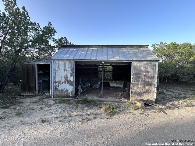 320 Frontier Ln, Bandera, Texas image 1