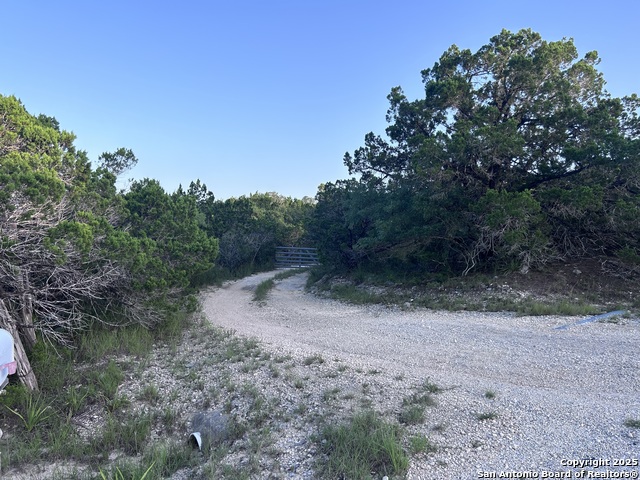 320 Frontier Ln, Bandera, Texas image 3
