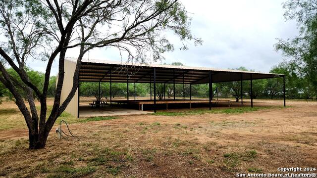 1848 County Road 2557, Moore, Texas image 1