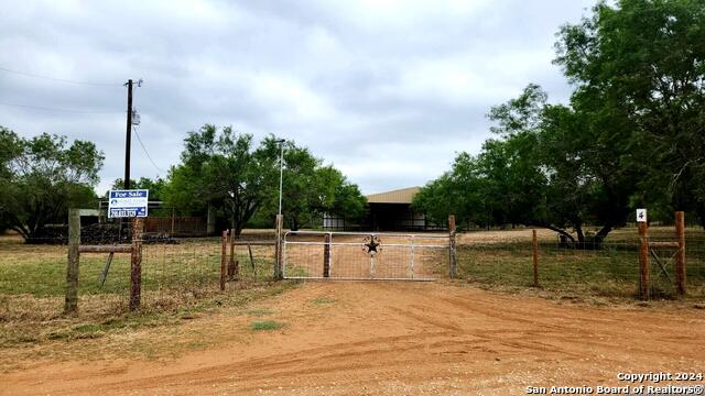 1848 County Road 2557, Moore, Texas image 2