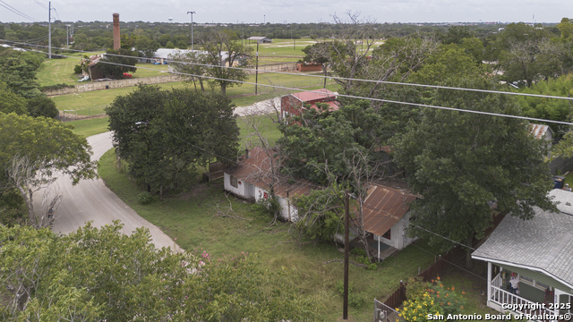 664 E North St, New Braunfels, Texas image 2