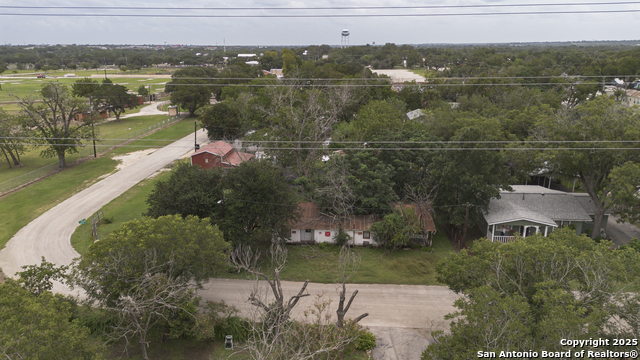 664 E North St, New Braunfels, Texas image 3