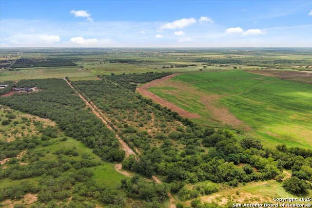 00 Cr 304, Jourdanton, Texas image 31