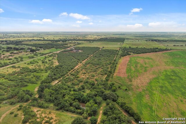 00 Cr 304, Jourdanton, Texas image 32