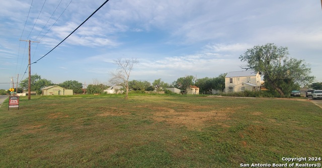 309 Leona, Cotulla, Texas image 2