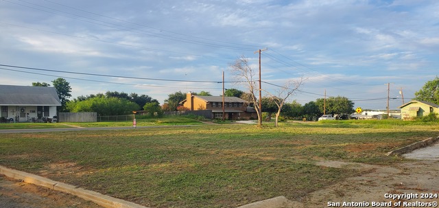 309 Leona, Cotulla, Texas image 3
