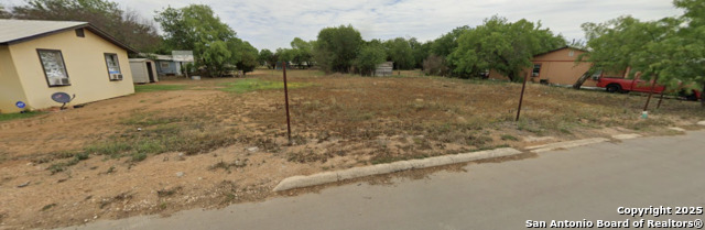 10 Willow St, Pearsall, Texas image 1