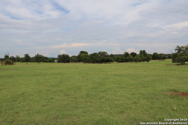 14 Woodview Circle, Bandera, Texas image 2