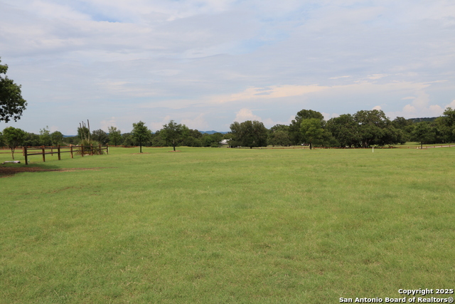 14 Woodview Circle, Bandera, Texas image 3