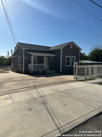 319 S Olive St, San Antonio, Texas image 2