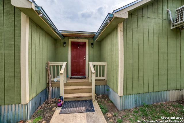 297 Chaparral Dr, Bandera, Texas image 1