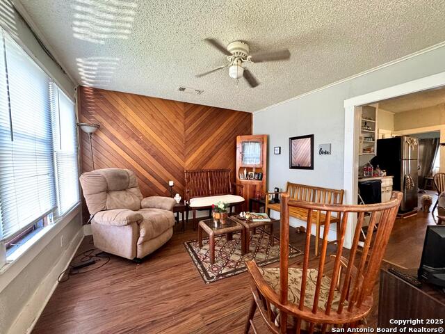512 E Travis St, Luling, Texas image 5