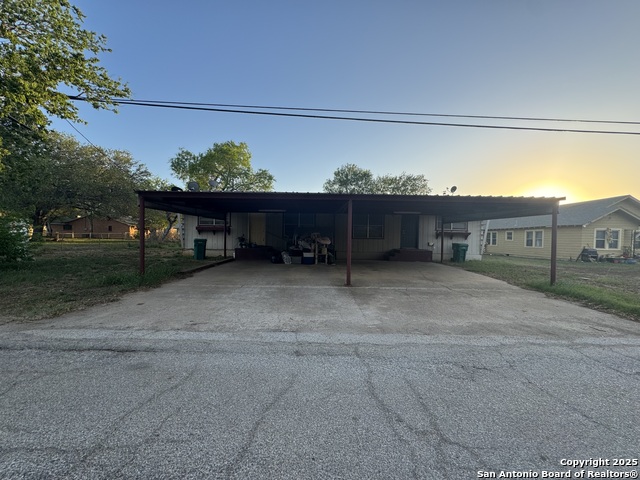 704 Cantrell, Jourdanton, Texas image 2