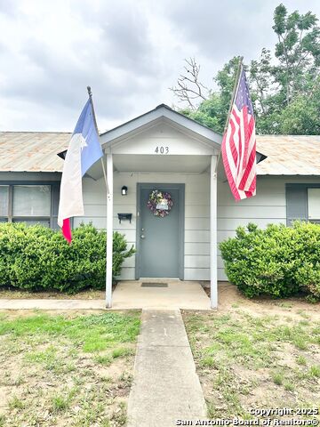 401/403 W Adams, Pleasanton, Texas image 1