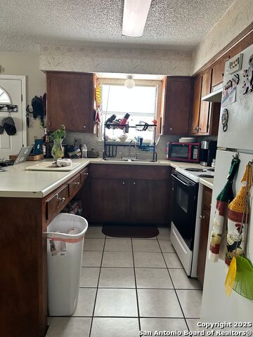 401/403 W Adams, Pleasanton, Texas image 6