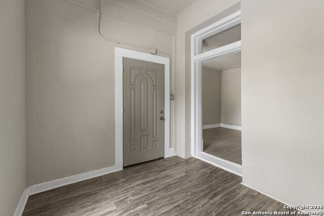 2024 S Flores, San Antonio, Texas image 14