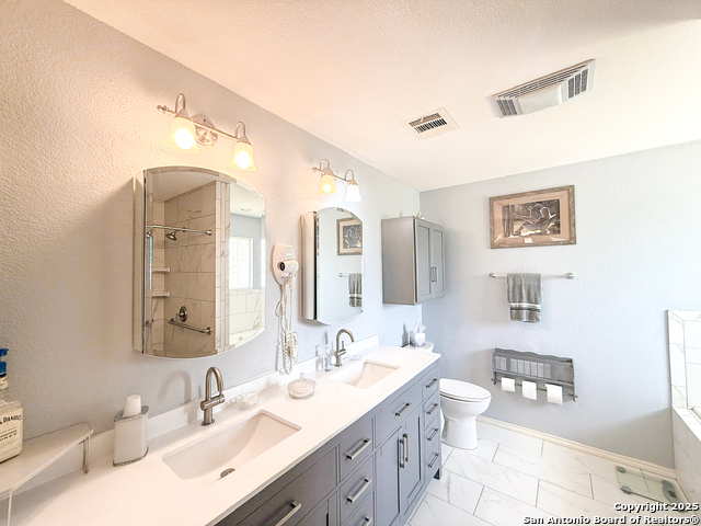 1185 County Road 7718, Devine, Texas image 21