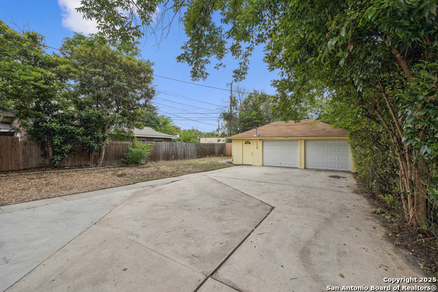 435 W Summit Ave, San Antonio, Texas image 27