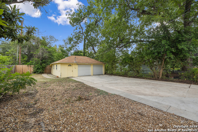 435 W Summit Ave, San Antonio, Texas image 28