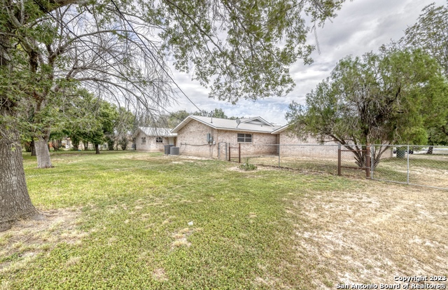 415 Ham Ln, Uvalde, Texas image 38
