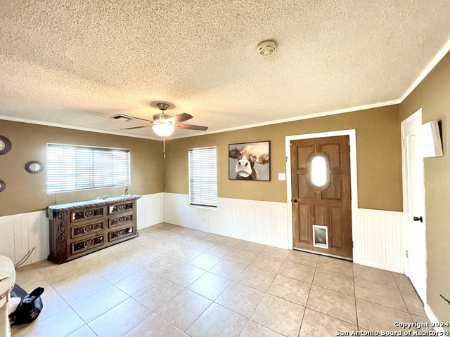 301 Mockingbird Ln, Devine, Texas image 8
