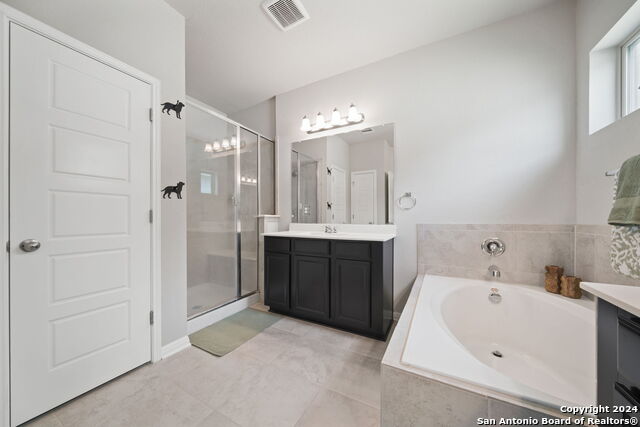 4914 Drovers Path, Saint Hedwig, Texas image 18