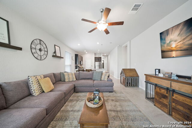 4914 Drovers Path, Saint Hedwig, Texas image 7