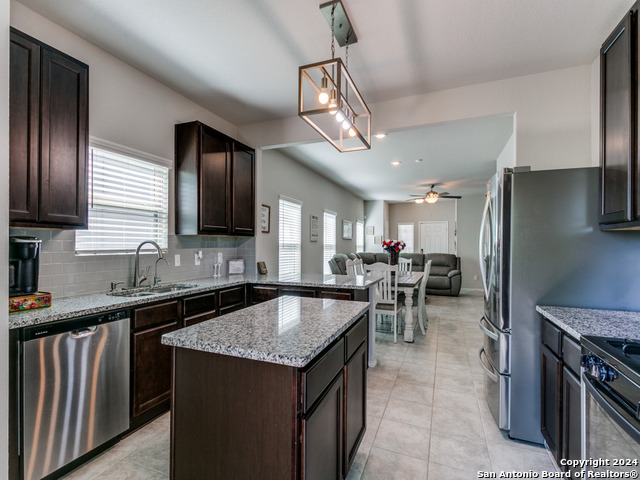 5306 Riley Way, Saint Hedwig, Texas image 10