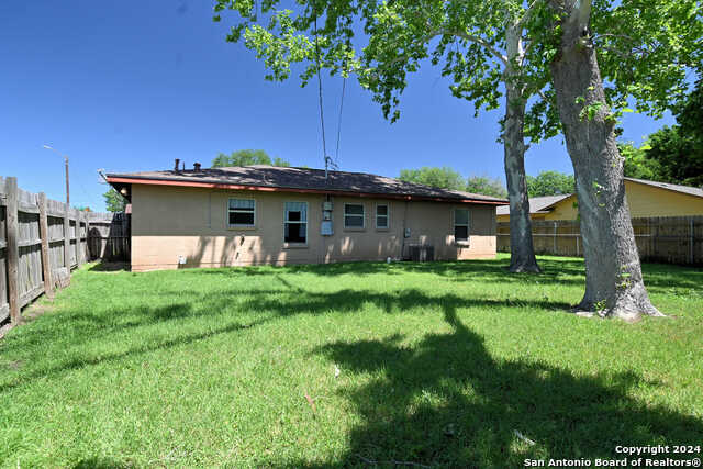 1403 Canary Ln, Seguin, Texas image 17