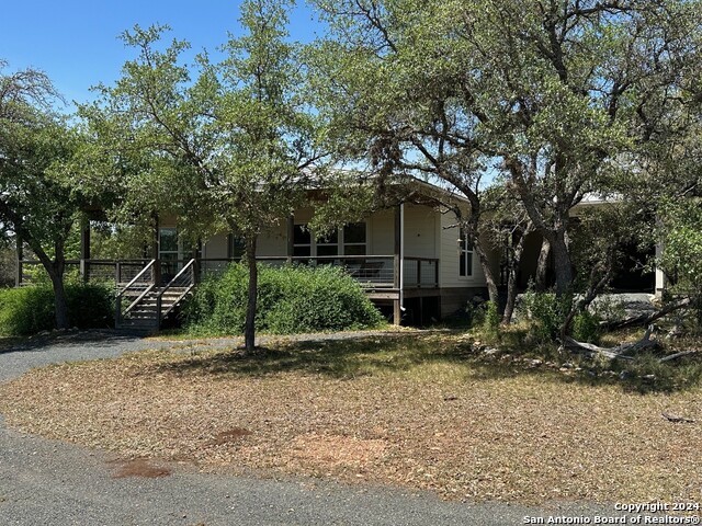 565 Loop Rd, Uvalde, Texas image 15