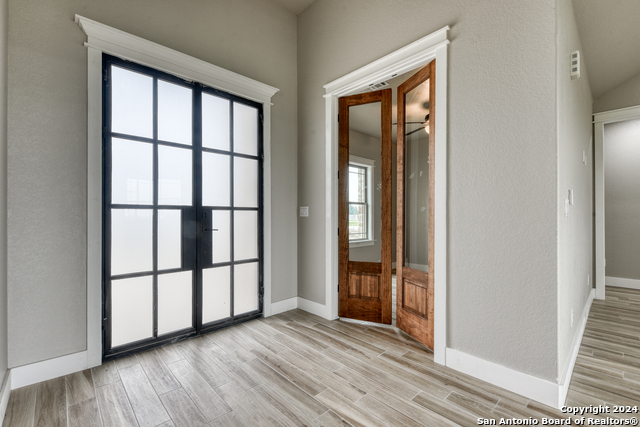 956 Horseshoe Falls, Bandera, Texas image 4