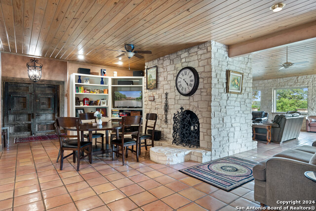25242 Paleface Lake, SPICEWOOD, Texas image 15
