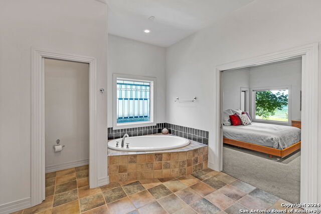 27000 Catamaran Dr., #8, SPICEWOOD, Texas image 19