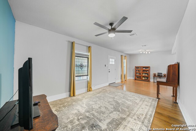 1031 Schley Ave, San Antonio, Texas image 9