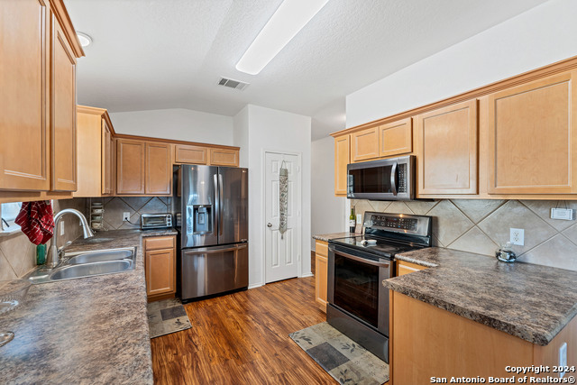 2133 Alton Loop, New Braunfels, Texas image 4