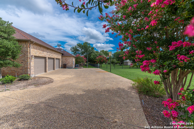 140 Private Road 4664, Castroville, Texas image 4