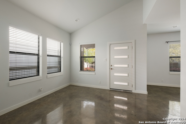 1130 N Olive St, San Antonio, Texas image 5