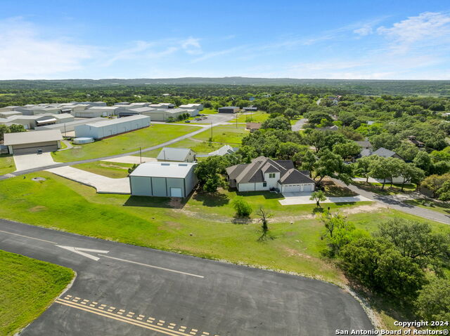 135 Bedford Drive, SPICEWOOD, Texas image 1