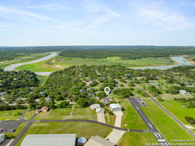 135 Bedford Drive, SPICEWOOD, Texas image 2