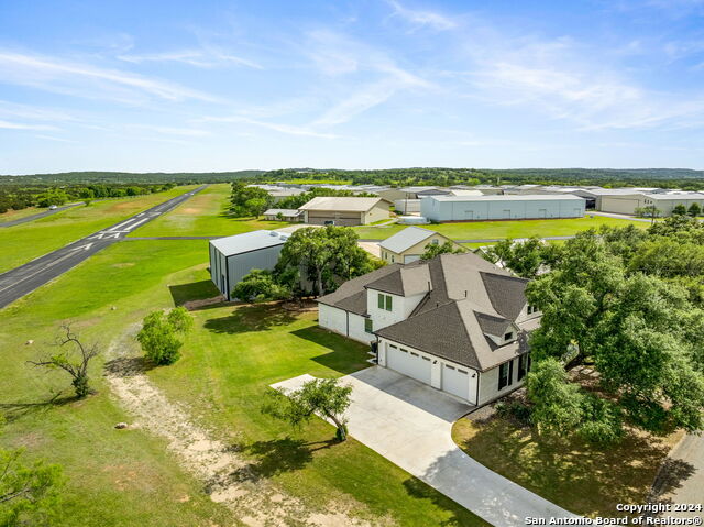 135 Bedford Drive, SPICEWOOD, Texas image 3