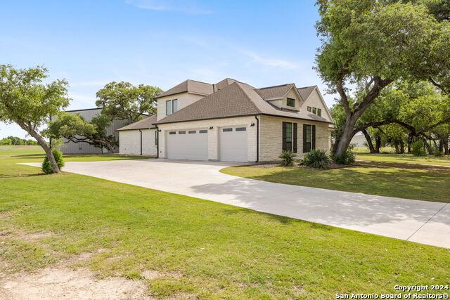 135 Bedford Drive, SPICEWOOD, Texas image 4